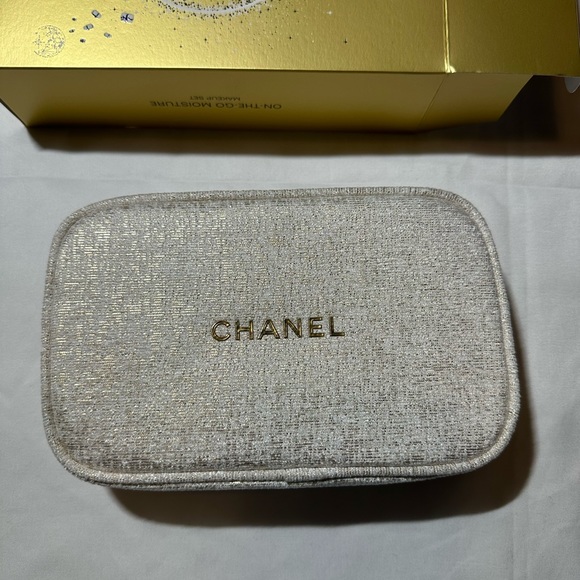 Chanel On The Go Moisture Gift Set - Picture 10 of 12